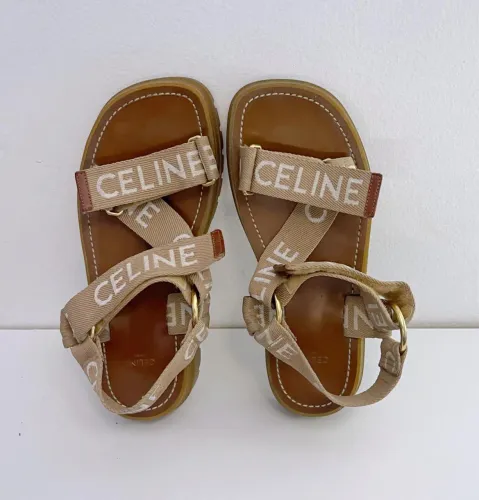 Desapego: Sandália Celine ORIGINAL 37,nunca usada elite, couro bege, fivela ouro, R$ 3.500