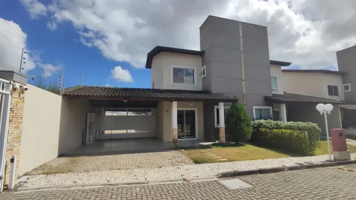 Casa Duplex em Condomínio com 4 quartos no Centro do Eusébio