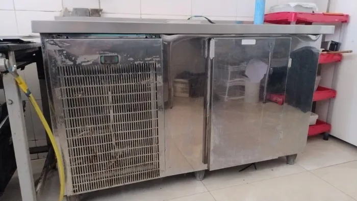 BALCÃO DE SERVIÇO REFRIGERADO INOX 1,50M C/ PIA marca REFRIMATE BSR 1500 + CB3