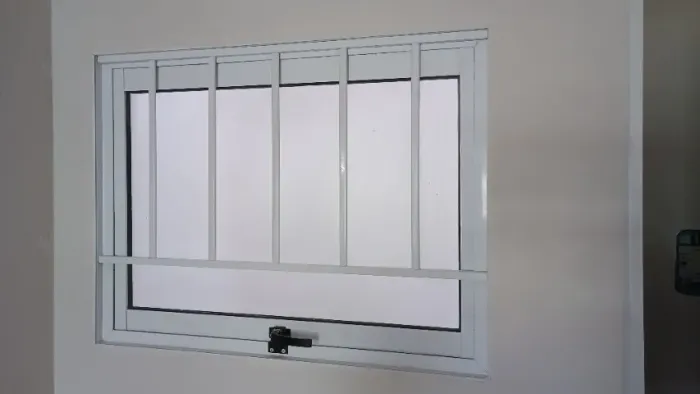 JANELA ALUMINIO BRANCO MAXIAR 80X60 COM GRADE (NOVA)