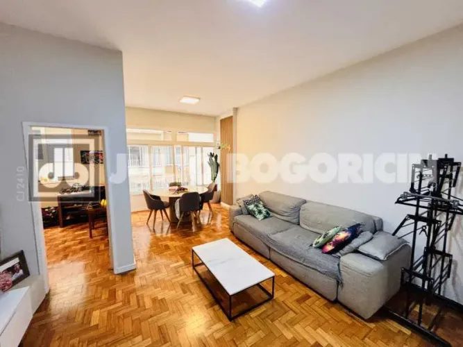 Rua Marques de Abrantes, 3 quartos, suíte, closet , todo reformado, colado com o Metro Fla