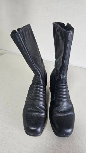 Bota Cano alto COURO LEGÍTIMO Tam 38 sola borracha apra motociclista ou não<br><br> Para koto