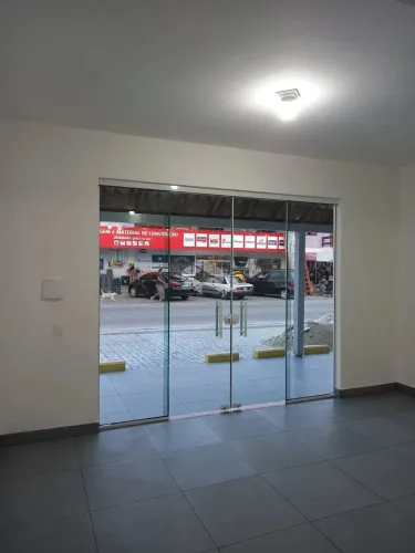 Vendo loja, rua geral, calçada, alugada no Ingleses do Rio Vermelho - R$ 785.000,00