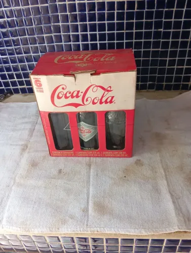 Caixas de garrafinhas da coca-cola colecionáveis