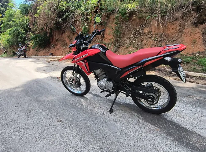 Bros 2024 em excelente estado de conservação 