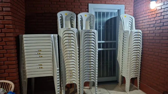Alugo Mesas e cadeiras 