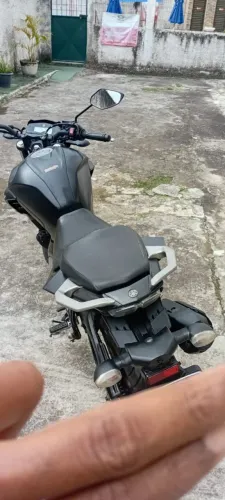 Moto Yamaha FZ25 preta 