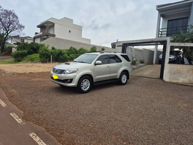 Toyota Hilux SW4 SRV D4-d 4X4 3.0 TDI Dies. AUT 2013