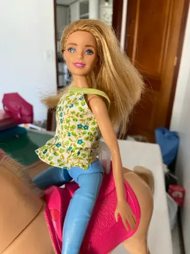 Boneca Barbie Cavalgando - Brinquedo para Meninas