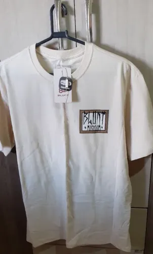 Camiseta blunt