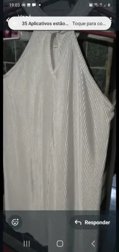 Vestido branco plissado