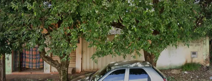 Terreno com 3 casas em Ituiutaba