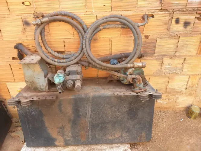 Bomba hidráulica caçamba 