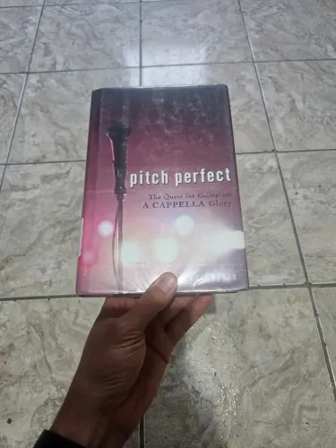 Livro Pitch Perfect: The Quest for Collegiate A Cappella Glory (Inglês)
