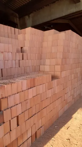 Trabalho com vendas de tijolos diretamente de fábrica.