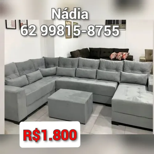 Sofá grande confortável com puff 