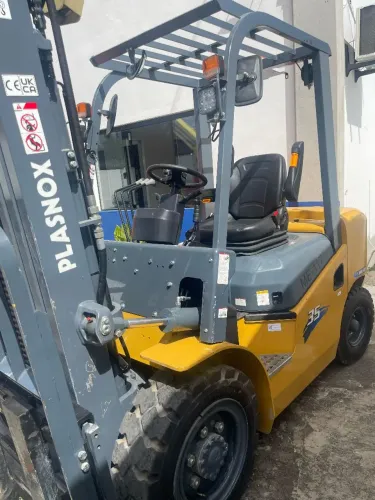 Empilhadeira Plasnox 3.5T