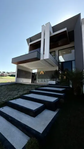 Sobrado 327m², 3 Suítes, Escritório, Despensa, Piscina, 4 Vagas  Villa Sapezal  Indaiatuba
