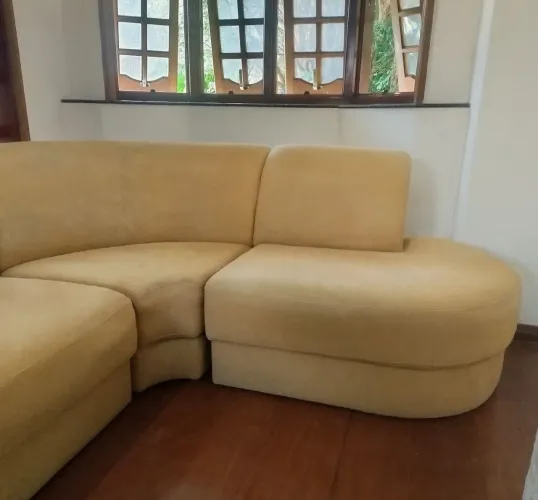 Sofá de Canto 2m X 2m Chenile Amarelo Sem Braços Envio