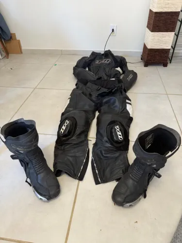 Macacao x11 tamanho L+ botas tamanho 41