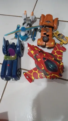 Brinquedos diversos pra criança