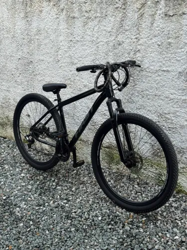 Bicicleta aro 29 tamanho 16 com 24 marchas e cadeado maleável com 2 chaves de brinde