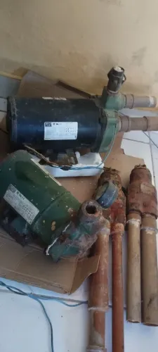 Duas bombas centrífugas com injetor modelo Schneider BC-92S