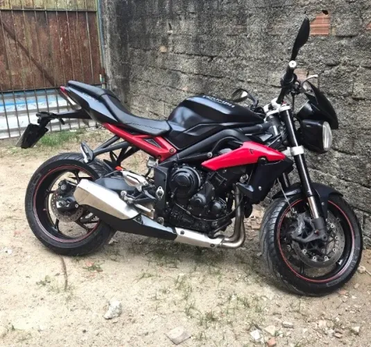TRIUMPH STREET TRIPLE 675R 2015