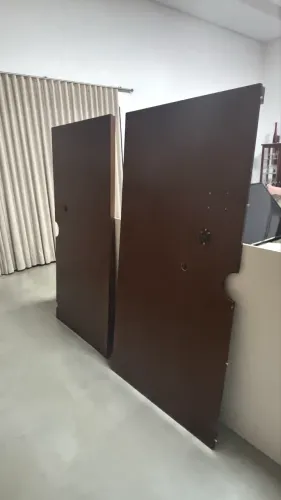 Painel de TV em madeira maciça + rack/bancada