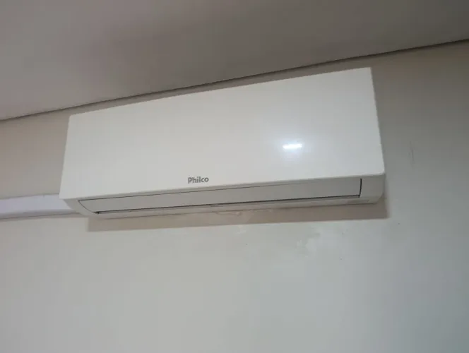 Ar condicionado Philco 12 mil BTUs. Quente e frio. 