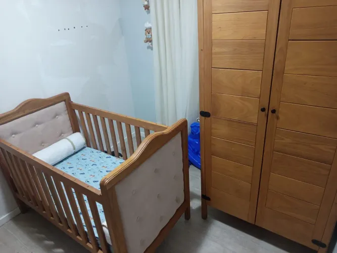 Jogo quarto infantil madeira maciça guarda roupas,  cômoda,  berço 