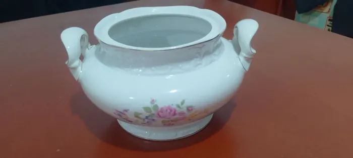 Sopeira porcelana Mauá ( sem tampa)