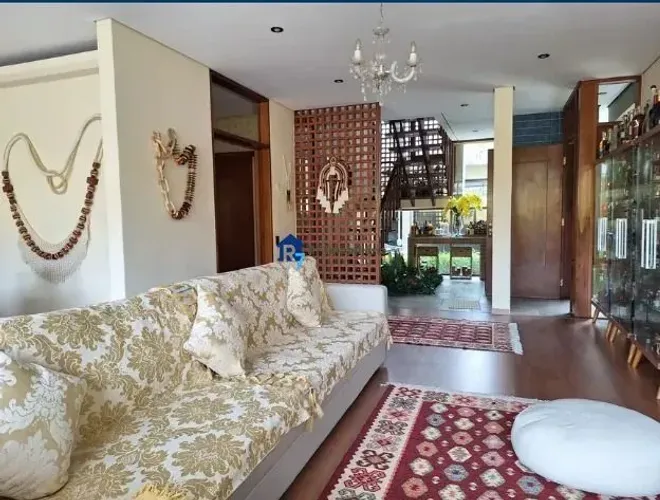R7 Imobiliária Vende casa na Cidade São Francisco com 03 suítes