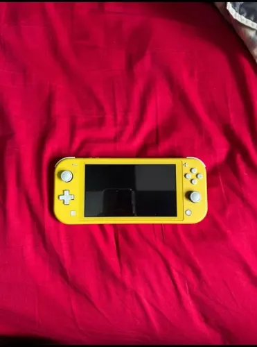Nintendo Switch lite amarelo