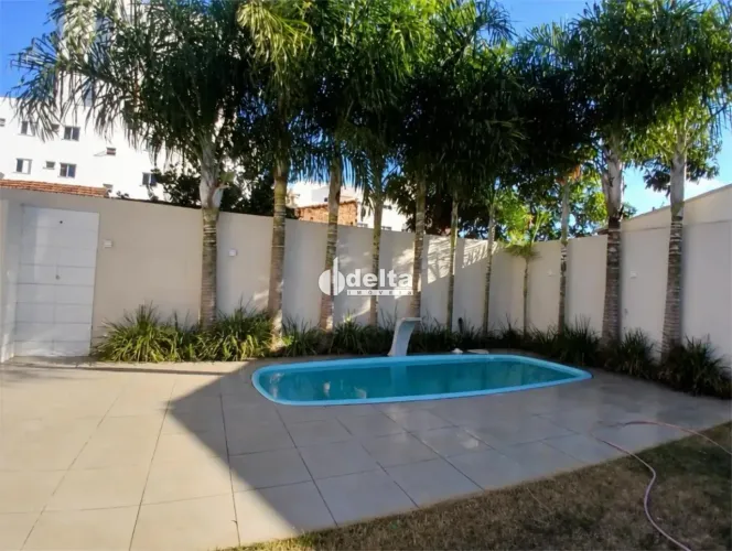 Casa residencial com 3 quartos sendo 1 suíte disponível para locação no bairro Santa Mônic