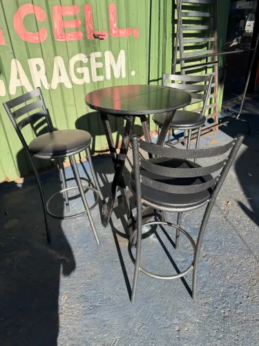 Mesa bistrô com 3 banquetas