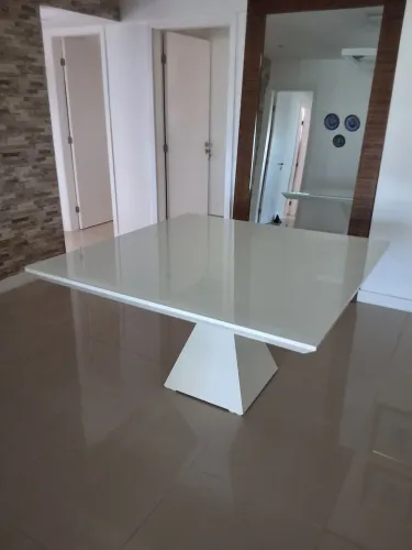 Vendo mesa de jantar laca branca e vidro branco