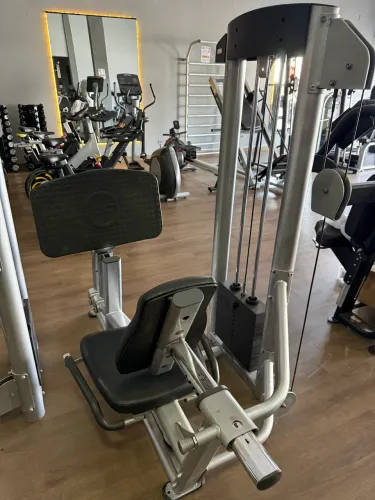 Leg Press Sentado Life Fitness Optima Series - Equipamento Profissional