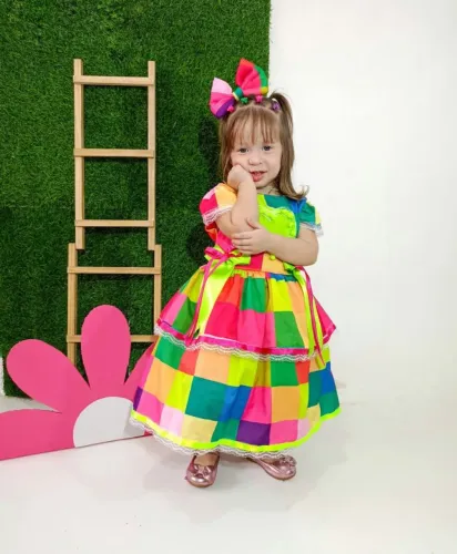 Vendo vestido infantil tamanho 2 a 3 anos semi nobo (usado apenas 1x) perfeito e lindinho