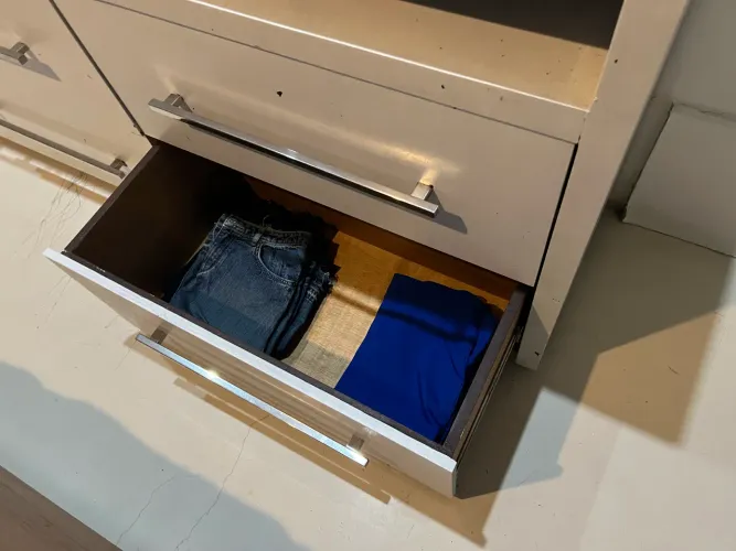 Cômoda Branca com 6 Gavetas e Nicho - Ampla e Funcional