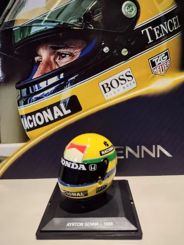 Miniatura Capacete Formula 1 Ayrton Senna World Champion 1988 1/5 Spark