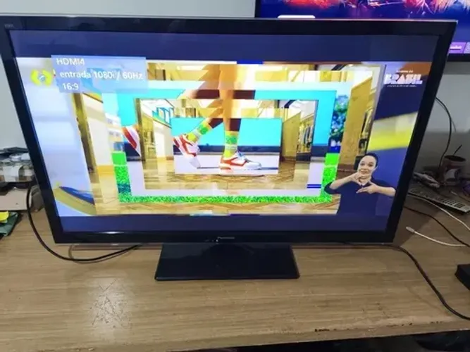 TV 42? PANASONIC (TC-L42E5BG)