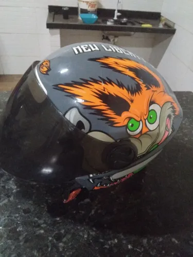 Vende-se capacete
