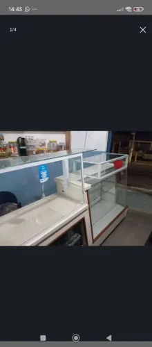 Balcão com vitrine, refrigerado sem motor.