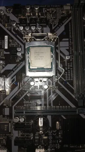 intel i7 9700 + placa mãe Gigabity H310.