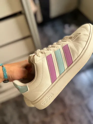 Tênis adidas