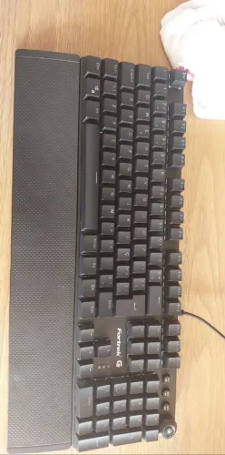 Teclado Mecânico Fortrek K7 RGB ABNT2 + Apoio Magnético. Usado poucas vezes (semi-novo)