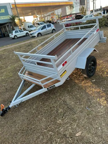 Carretinha disponível 2.00 x 1.20 nova com ótimo custo - reboque