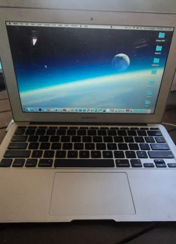MacBook Air em Alumínio - Conservado, SSD Rápido + Carregador Original