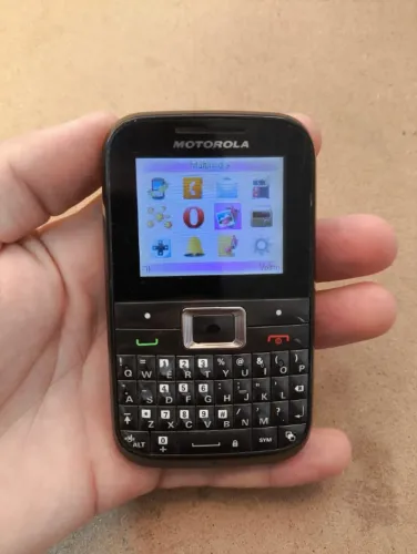 Celular Motorola MOTOKEY Mini EX109 Dual Chip QWERTY Funcionando Retrô Coleção